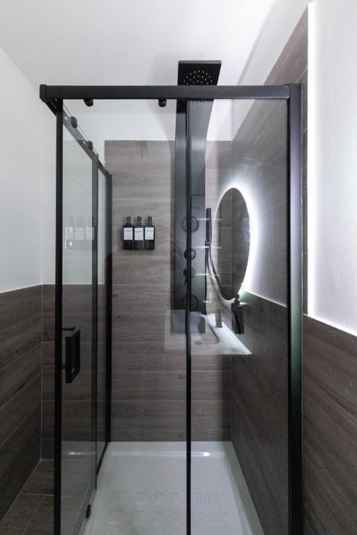 Urban Chic Luxury Suite Apartments - 7