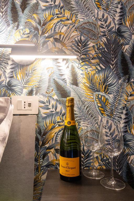 Urban Chic Luxury Suite Apartments - 4