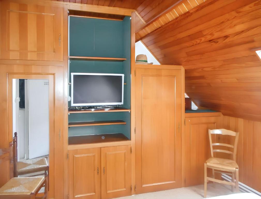 Televízia a/alebo spoločenská miestnosť v ubytovaní Appartement familial à La Bourboule - 55 m² avec TV dans la chambre