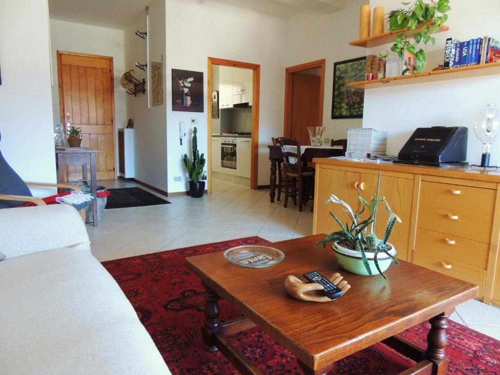 a living room with a table and a kitchen at La Collina D'Oro in Cernobbio