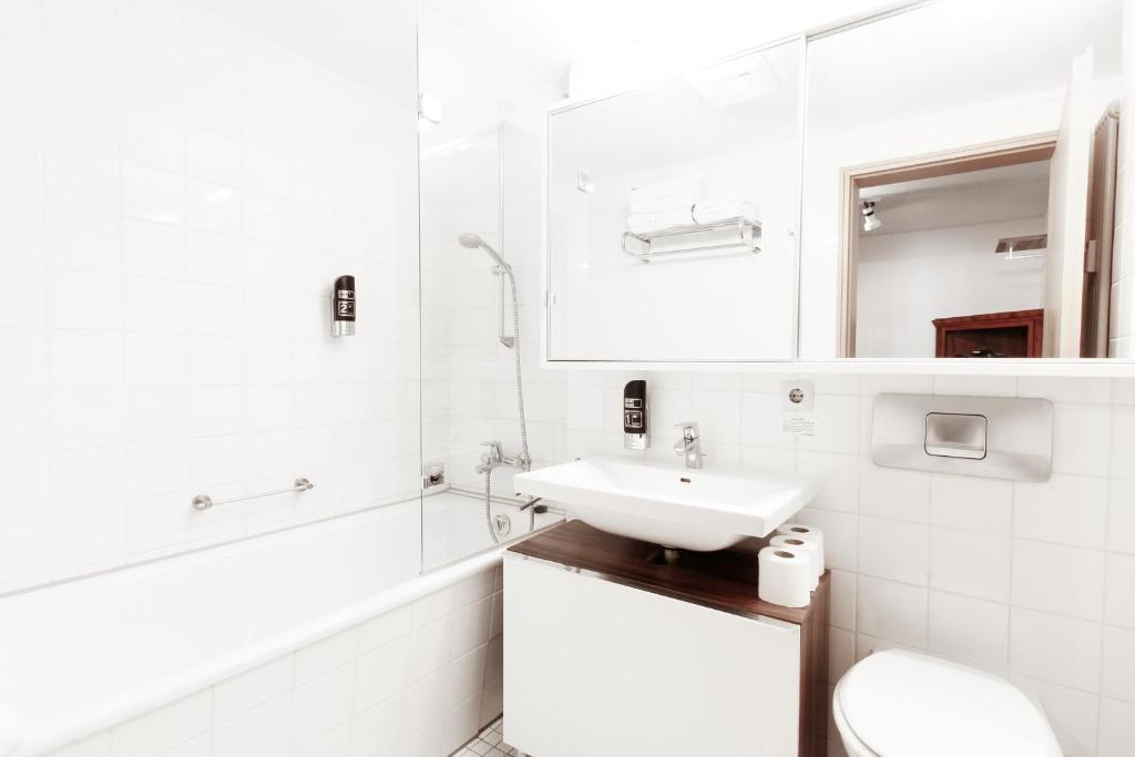Koupelna v ubytování Hotel am Tiergarten