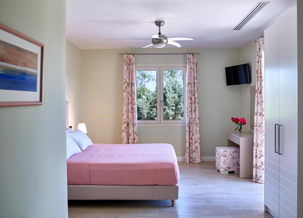 Een bed of bedden in een kamer bij Villa Alpha