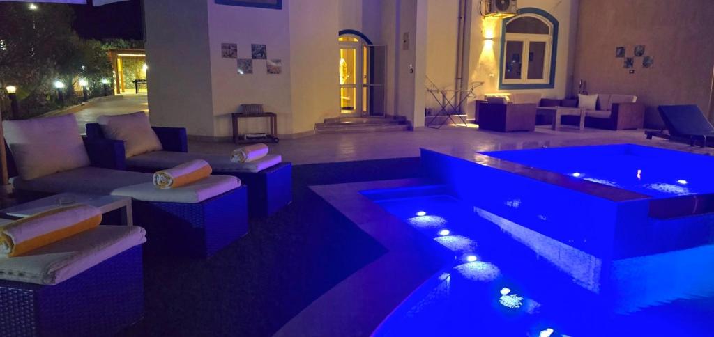 Bazén v ubytování Luxury Royal Blue Family Villa 8pers private pool nebo v jeho okolí