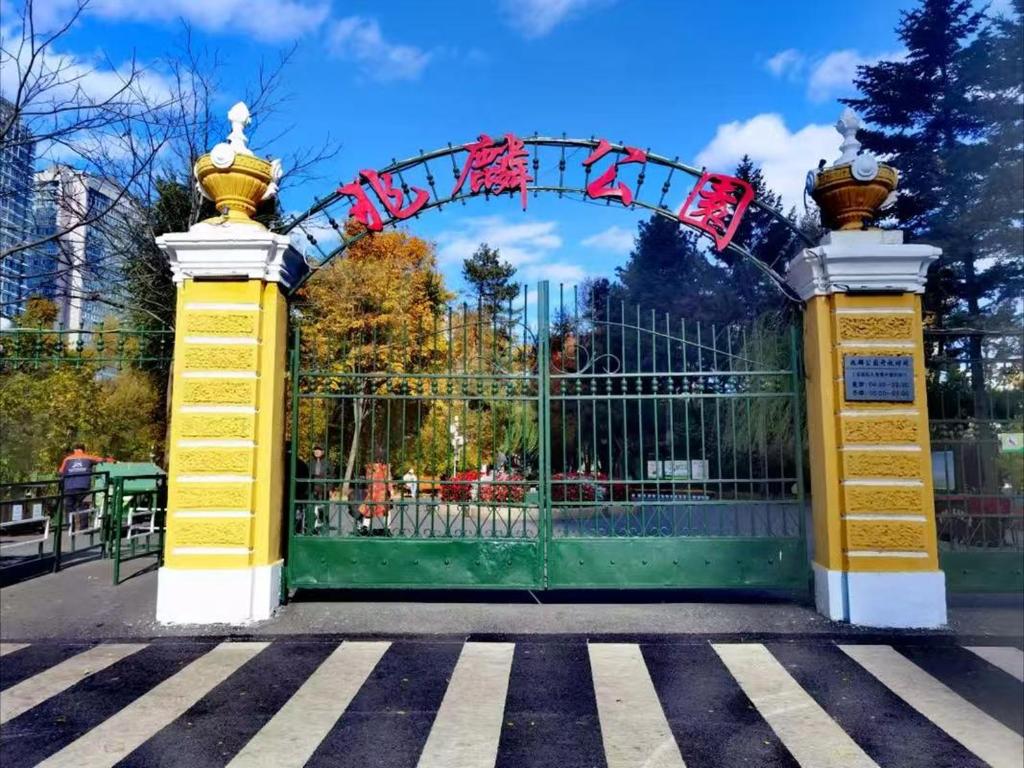 Bazén v ubytování Yipinshiguang B&B nebo v jeho okolí