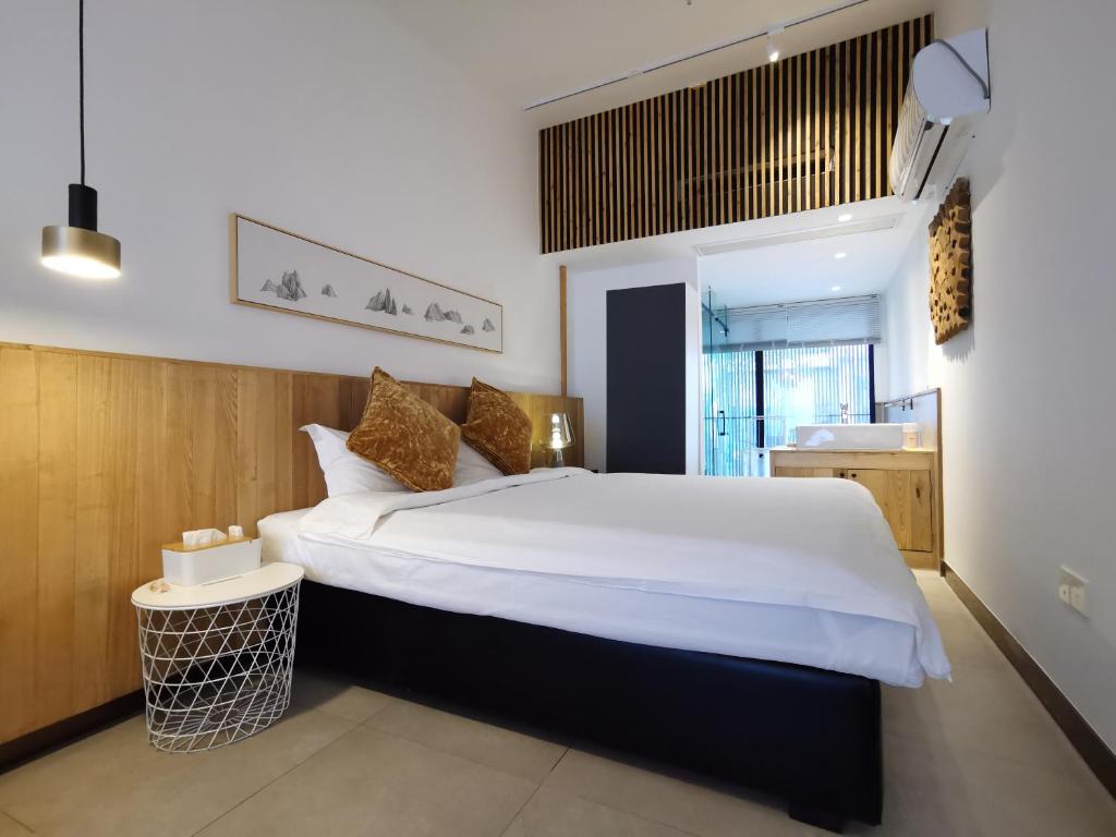 Postel nebo postele na pokoji v ubytování Suzhou Xugusu B&B-Tangyinci Taohuawu Branch