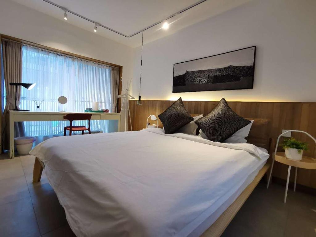 Postel nebo postele na pokoji v ubytování Suzhou Xugusu B&B-Tangyinci Taohuawu Branch