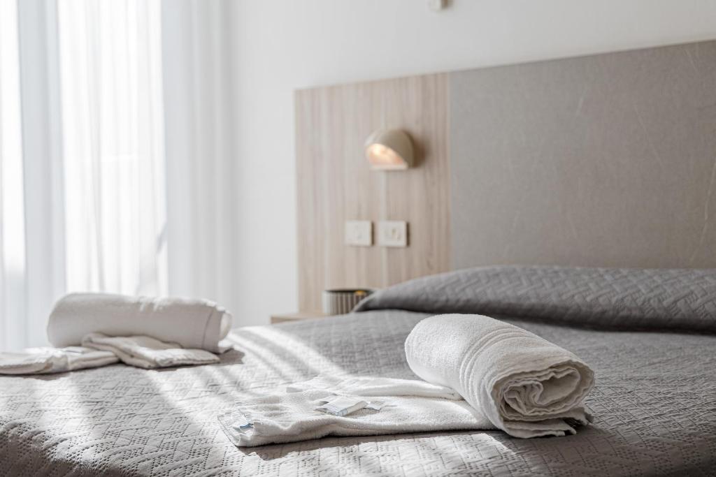 Postel nebo postele na pokoji v ubytování Hotel Astrid