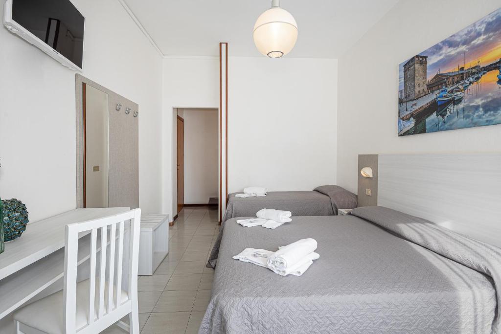 Postel nebo postele na pokoji v ubytování Hotel Astrid