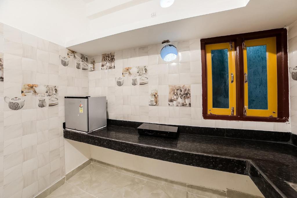 Kuchyň nebo kuchyňský kout v ubytování Hotel O Khan Basera