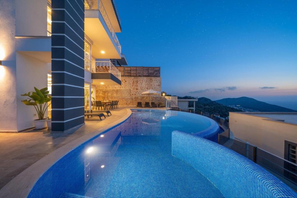 Bazén v ubytování Kalkan 5 Bedroom Villa - 1064 nebo v jeho okolí