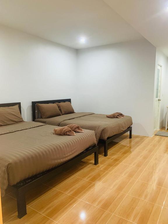 Postel nebo postele na pokoji v ubytování Suanvadee Resort สวนวดี รีสอร์ท