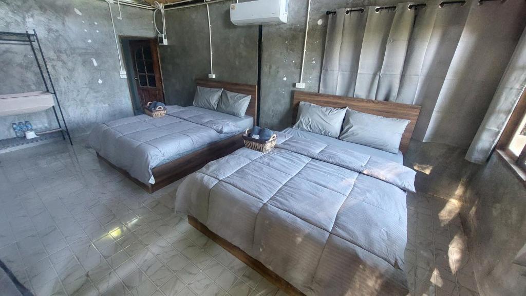 Postel nebo postele na pokoji v ubytování Hidden Lamtakhong