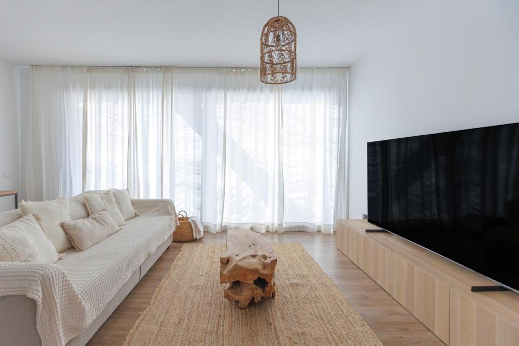 Μια τηλεόραση ή/και κέντρο ψυχαγωγίας στο Lokahi Villa