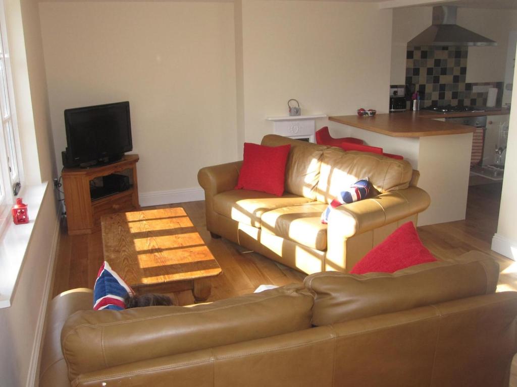 a living room with two couches and a table at Bosun's Rest in Beer