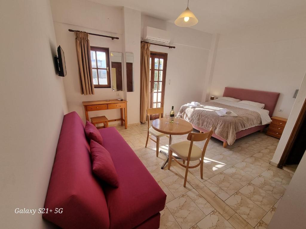 Postel nebo postele na pokoji v ubytování Arhodiko Hotel
