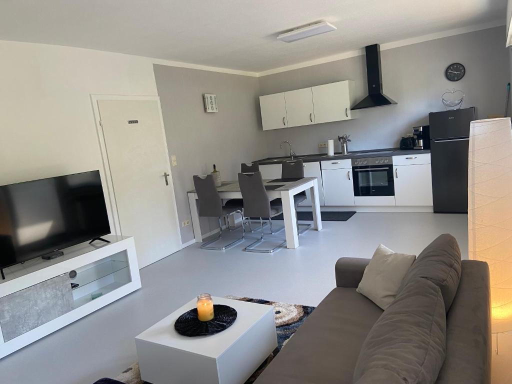 a living room with a couch and a kitchen at Ferienhaus Mayer Dahn Wohnung Neven in Dahn