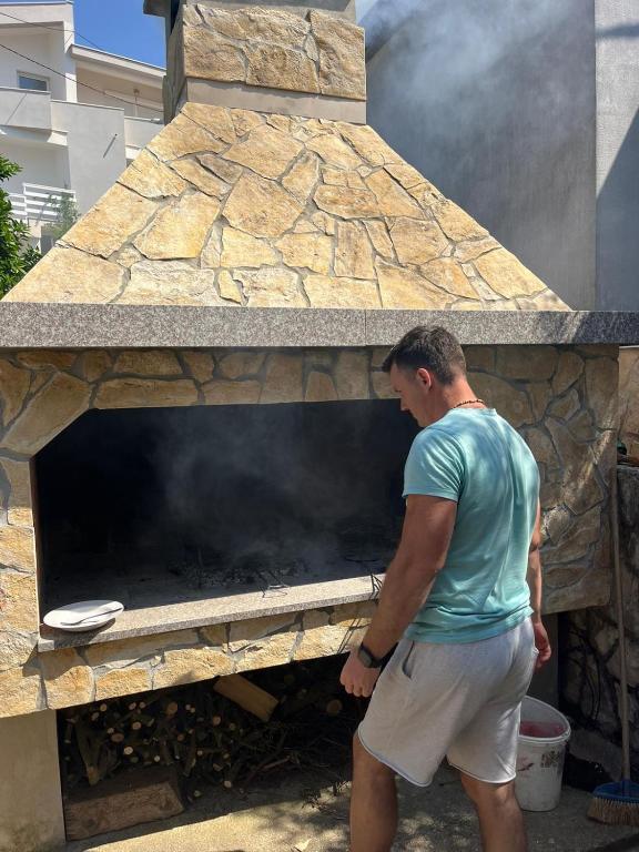 Gril pre hostí v apartmáne