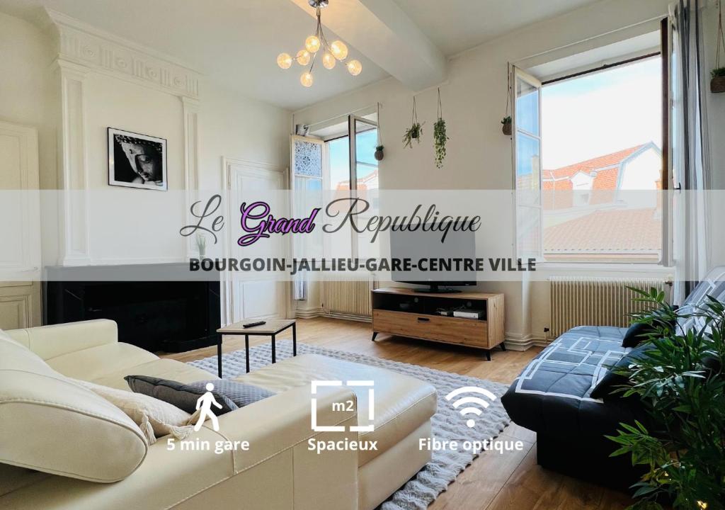 a living room with a couch and a fireplace at République 3, Gare, Centre-ville in Bourgoin