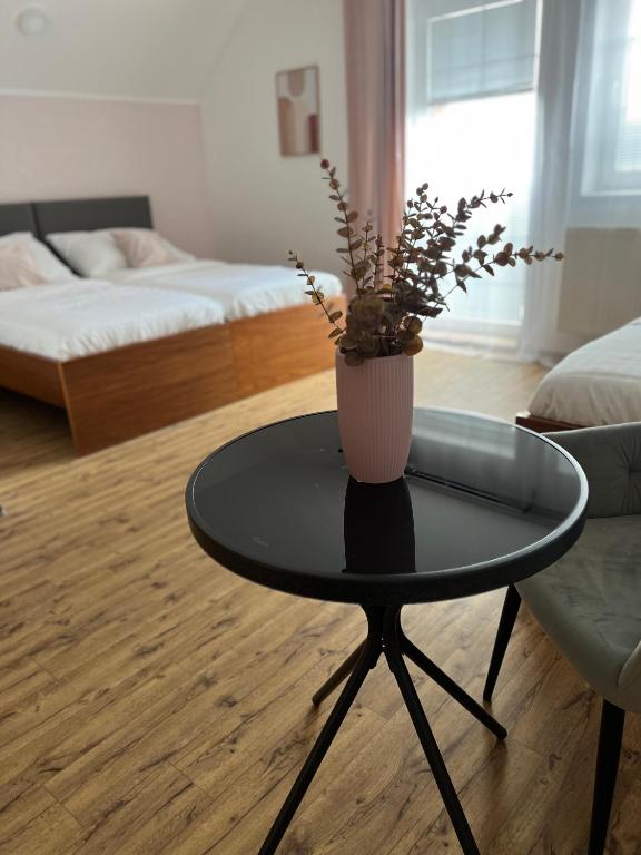 Postel nebo postele na pokoji v ubytování Restaurace a penzion U svaté Barbory