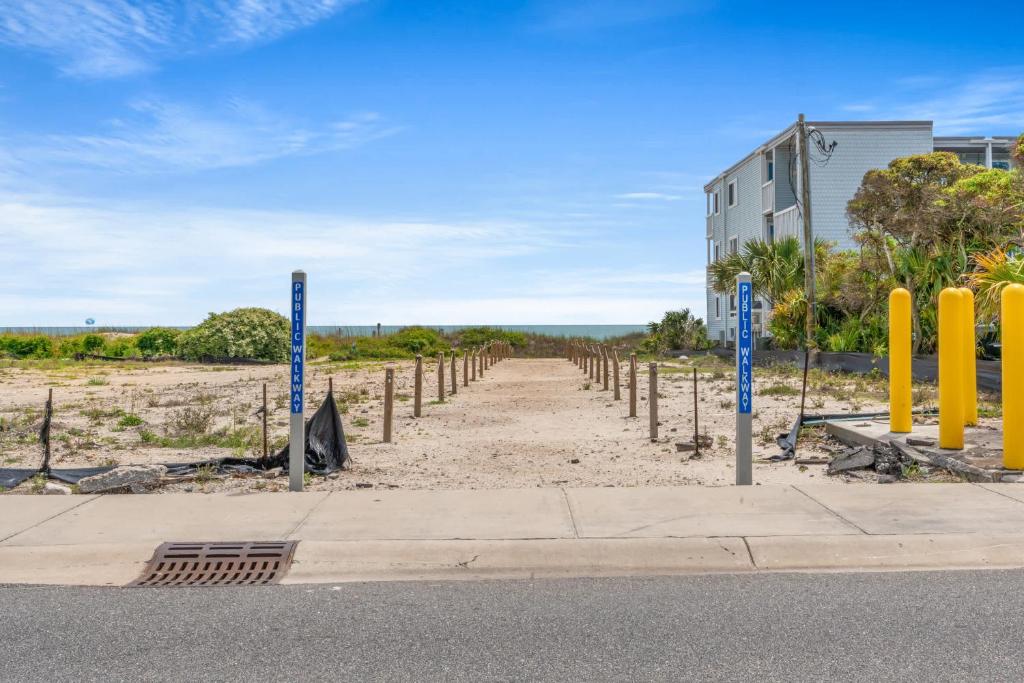 Grundriss der Unterkunft 4BR2BA Sleeps 12 Pet-Friendly Steps to Beach