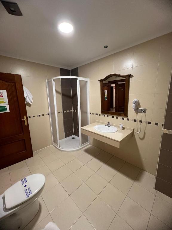 Kúpeľňa v ubytovaní Hotel Restaurante Dama de Baza