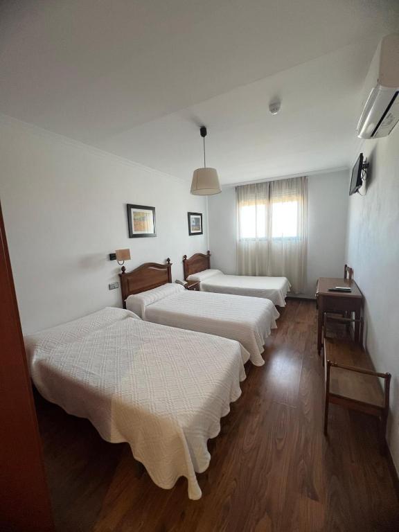 Posteľ alebo postele v izbe v ubytovaní Hotel Restaurante Dama de Baza