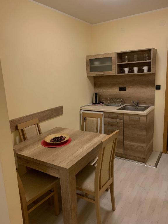 Kuchyň nebo kuchyňský kout v ubytování Apartmani CENTAR- Smederevo