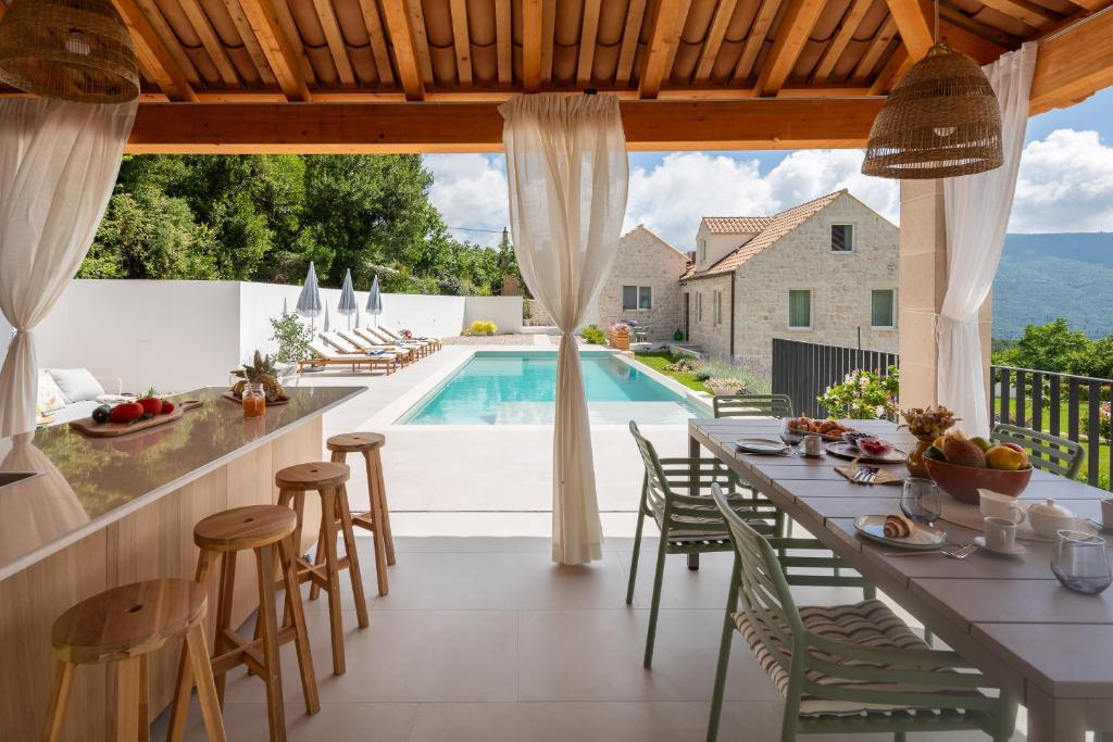 Πισίνα στο ή κοντά στο Villa Emelie, Luxury Oasis Near Dubrovnik