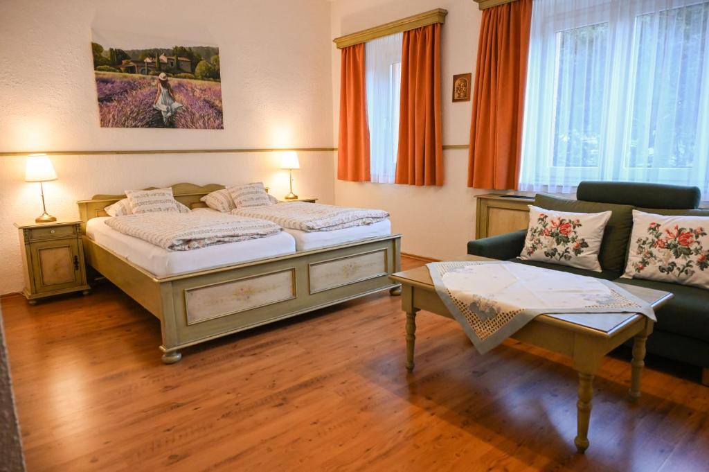 Postel nebo postele na pokoji v ubytování HOTEL DIANA apartments