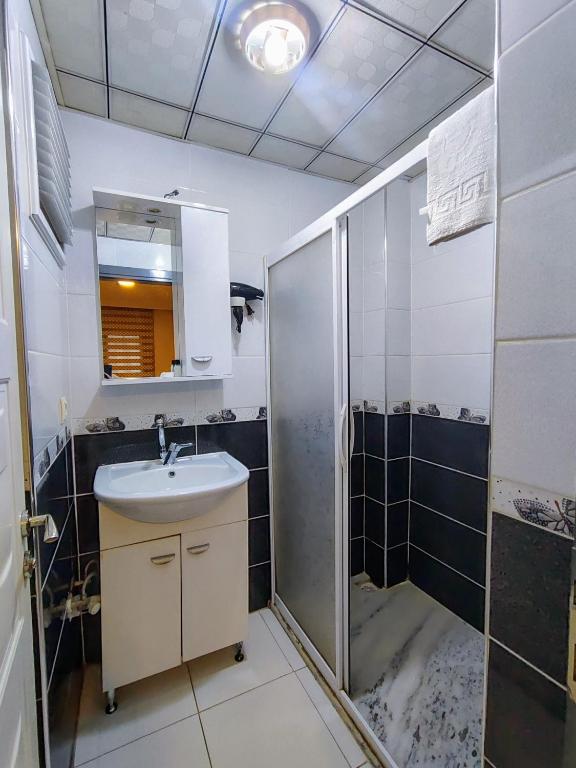 Koupelna v ubytování ADOR TROIA HOTEL
