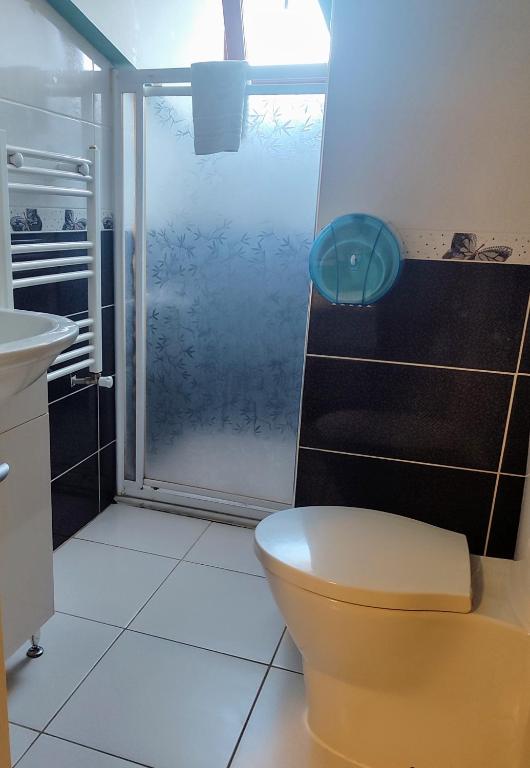 Koupelna v ubytování ADOR TROIA HOTEL