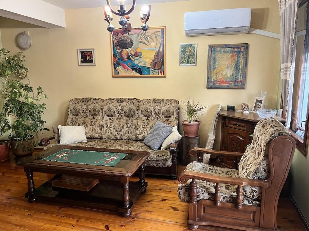Χώρος καθιστικού στο Maisonette in the center