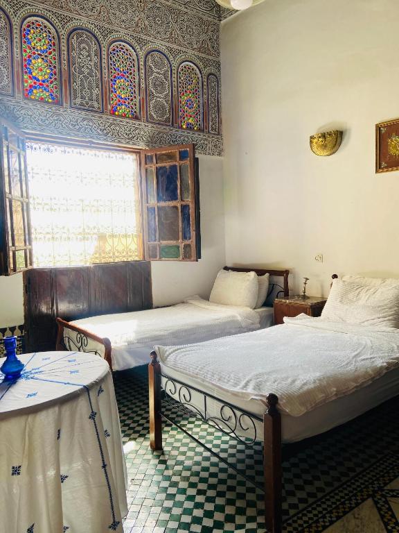 Postel nebo postele na pokoji v ubytování Fes Iconic yedouna hostel
