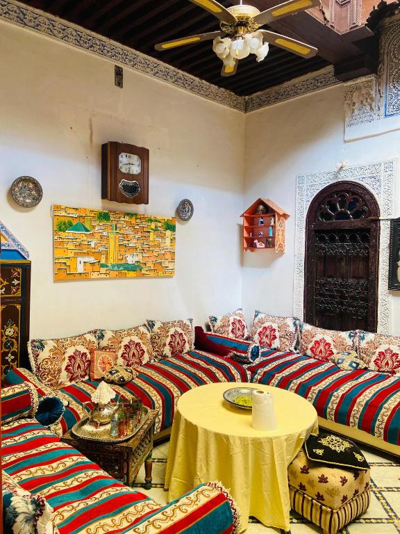 Posezení v ubytování Fes Iconic yedouna hostel