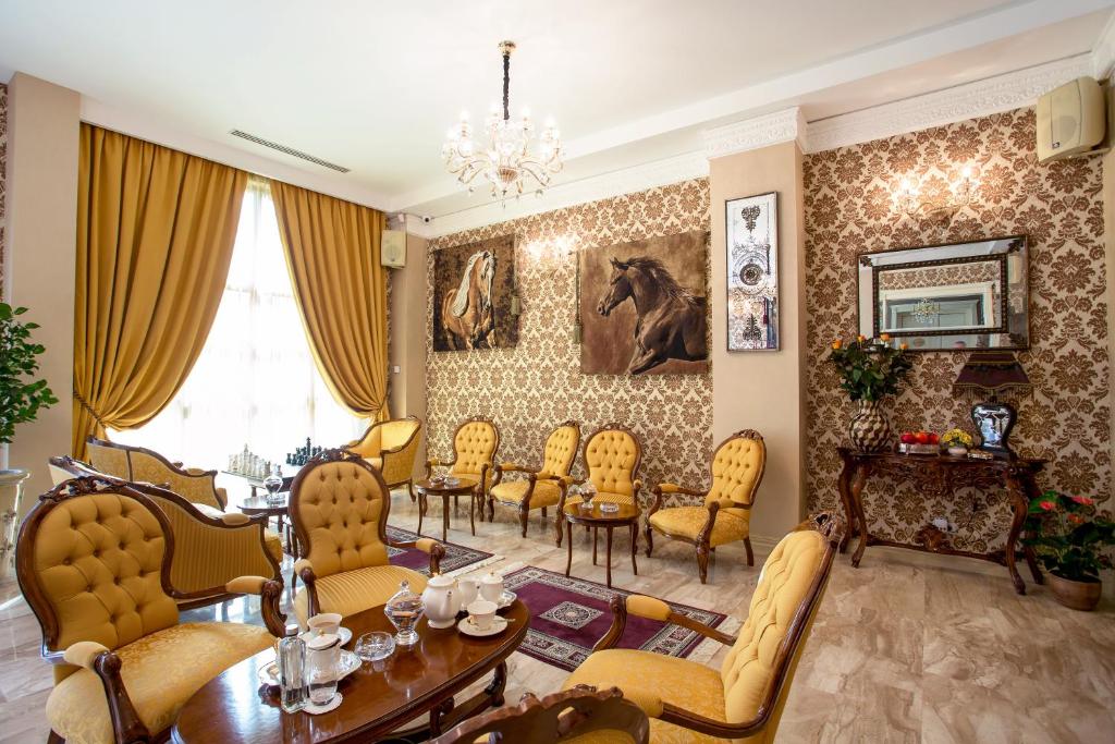 Posezení v ubytování The Arlington Boutique Hotel