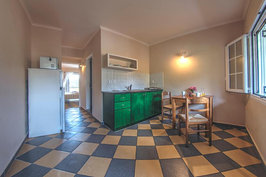 Kuchyň nebo kuchyňský kout v ubytování Legends Hotel Sidari Corfu