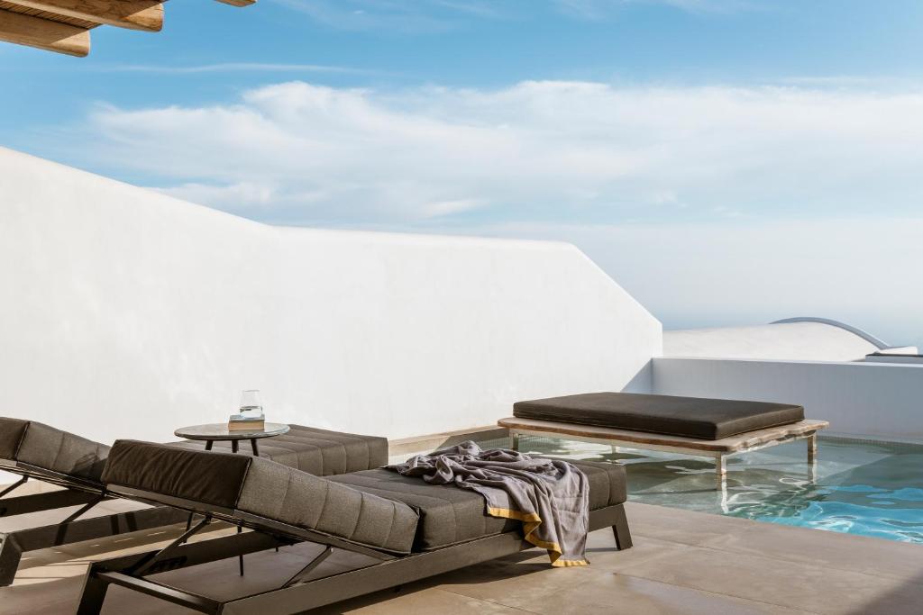 Bazén v ubytování NĒRO Suites by NOMÉE Hospitality Group nebo v jeho okolí