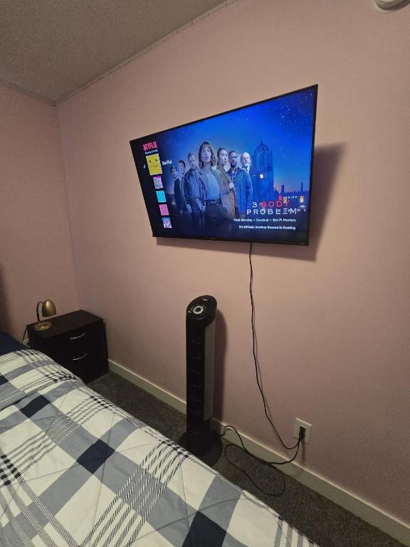 TV a/nebo společenská místnost v ubytování Winnipeg Peace Home
