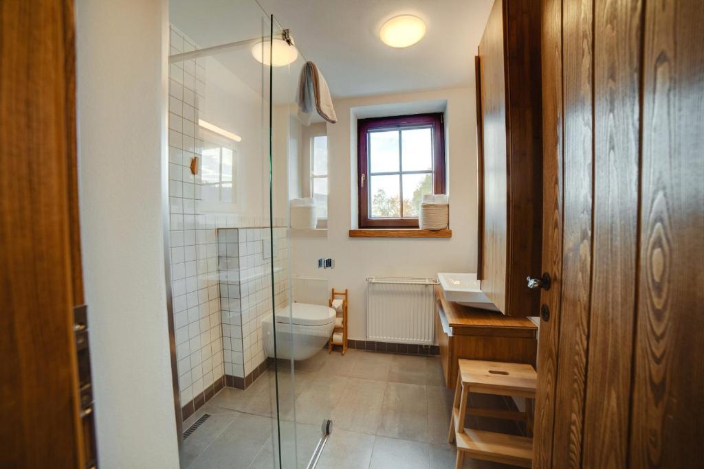 Koupelna v ubytování Gajdův Dvůr Restaurace Apartmán Dvoulůžkový s přistýlkou