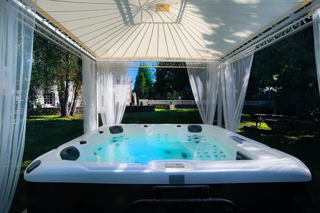 Photo de la galerie de l'établissement La Maison d'Edouard, à Lanobre