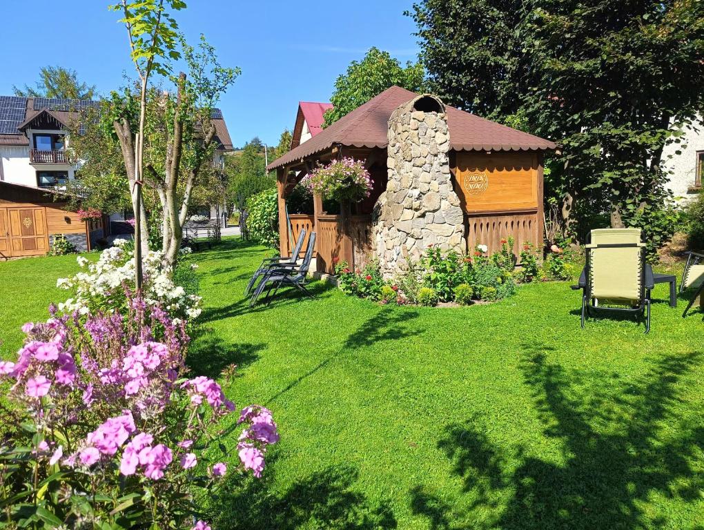 Vonkajšia záhrada v ubytovaní Pokoje i apartamenty u Sabiny - DOSTĘP DO JACUZZI TYLKO W WYBRANYCH OPCJACH sprawdź poniżej szczegóły rezerwacji