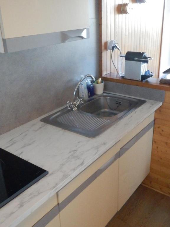 Kuchyň nebo kuchyňský kout v ubytování Appartement vue mer Port Vendres Collioure direct crique wifi