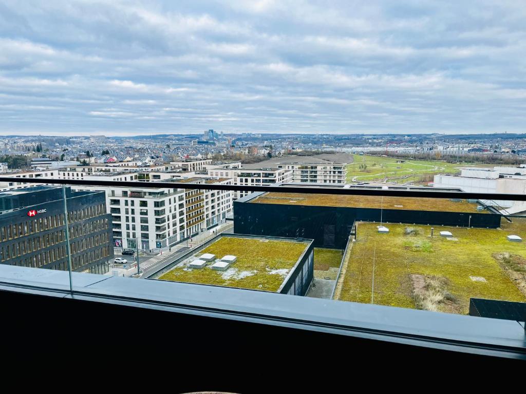 Nespecifikovaný výhled na destinaci Lucemburk nebo výhled na město při pohledu z apartmánu