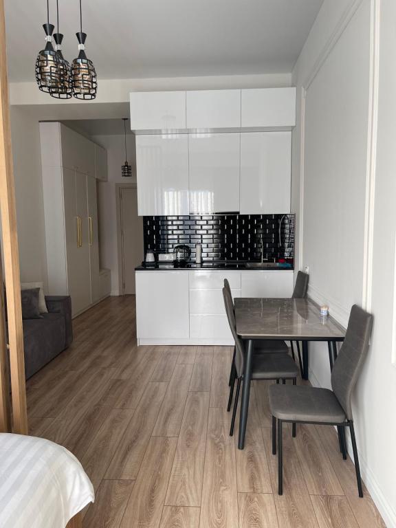 Kuchyň nebo kuchyňský kout v ubytování New Gudauri Apartment Redco F3