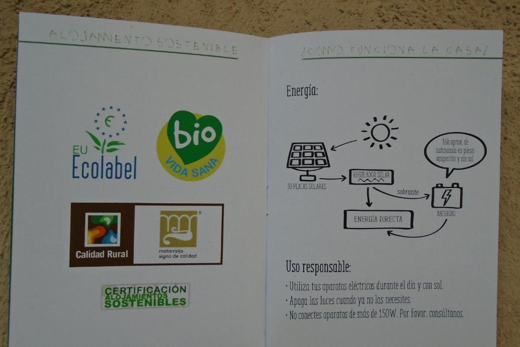 Certifikát, hodnocení, plakát nebo jiný dokument vystavený v ubytování Mas la Llum, la casa de palla