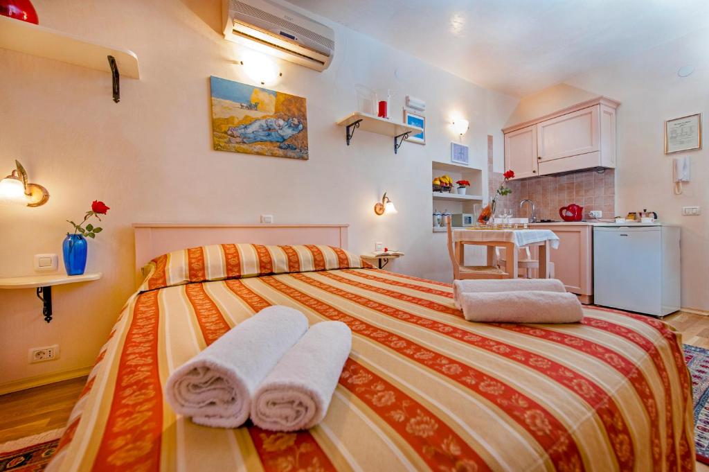 Residence LA CARERA Centro Storico - Double Room