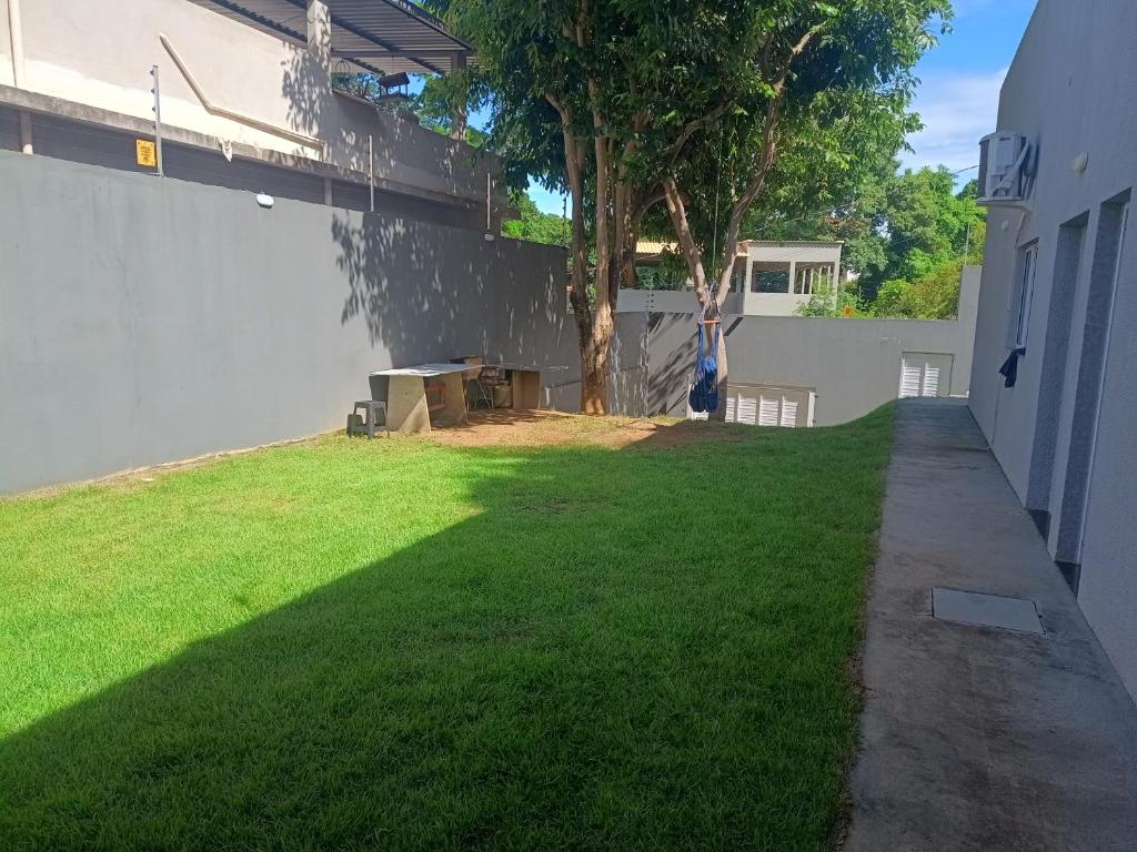 Taman di luar Casa de Praia da Lara