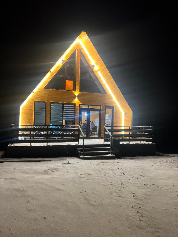 Cozy Aframe Valea Doftanei v zimě