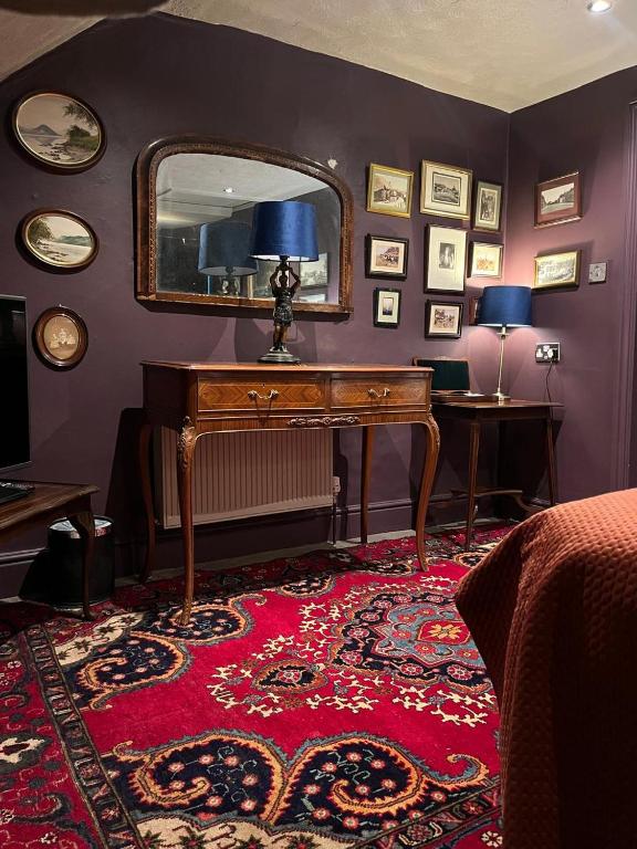 Queens Court Hotel - Resim 9