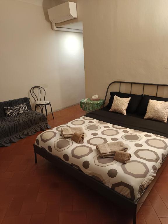 A bed or beds in a room at Panoramic Suite near Duomo and Station